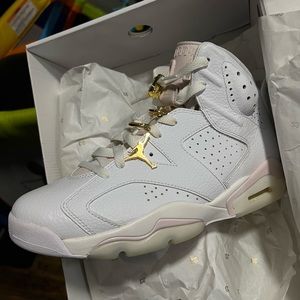 Like new in box worn 2 times Air Jordan 6 Retro
